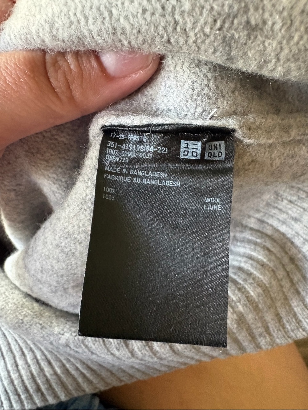 UNIQLO Wool Women’s Light Gray Crewneck Sweater - Picture 5 of 5